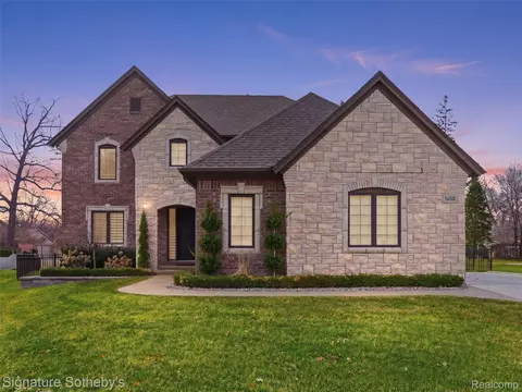 54085 Deadwood Ln, Shelby Township, MI 48316