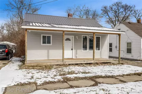 1483 Carman St, Burton, MI 48529