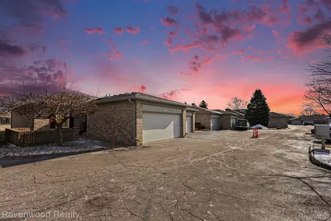 48588 Hudson Bay Ct #116, Shelby Township, MI 48315