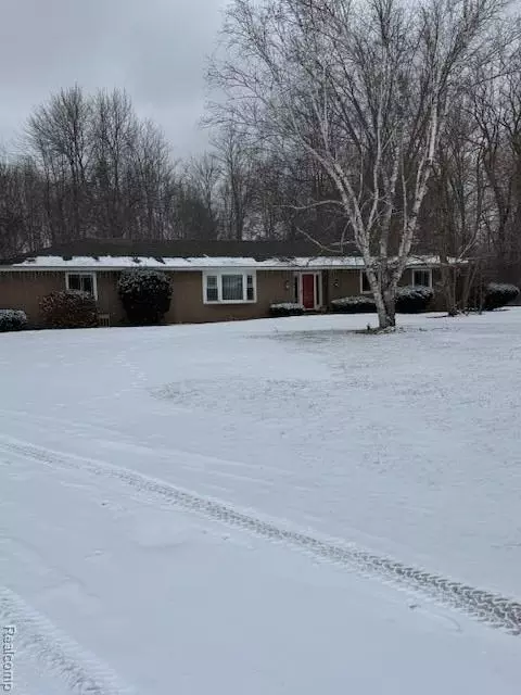 7965 Trumble Rd, Columbus, MI 48063