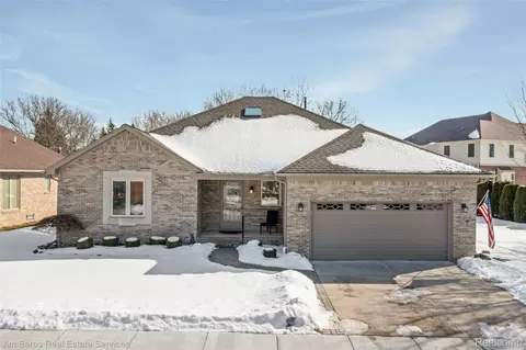 20660 Parkplace Ln, Clinton Township, MI 48036