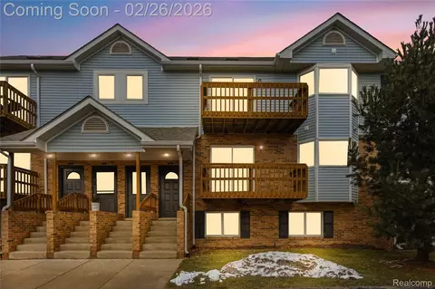 253 Pinewood Cir, Plymouth, MI 48170