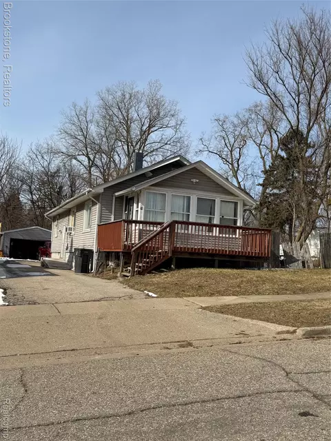 18 S Eastway Dr, Pontiac, MI 48342