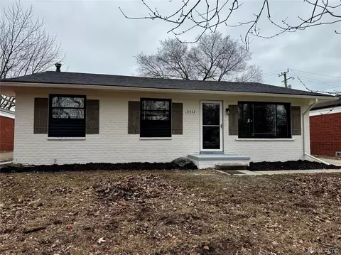 31032 Manhattan St, Saint Clair Shores, MI 48082
