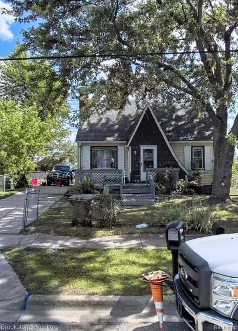 300 E Princeton Ave, Pontiac, MI 48340