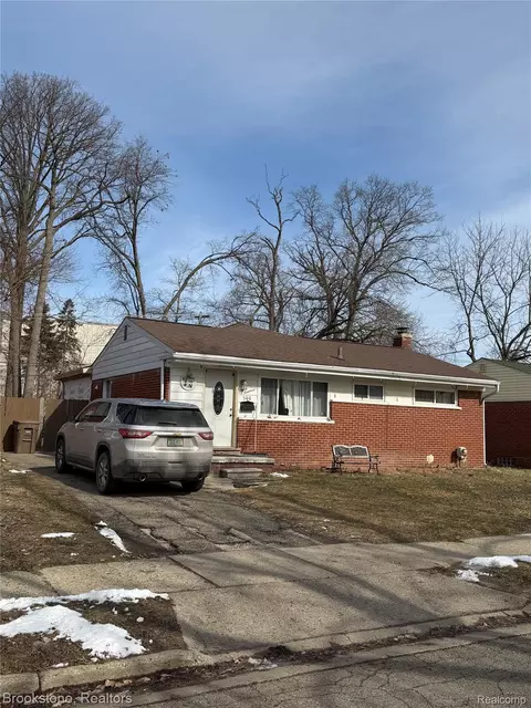 300 E Princeton Ave, Pontiac, MI 48340