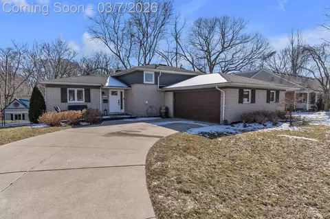 16302 Alpine Dr, Livonia, MI 48154