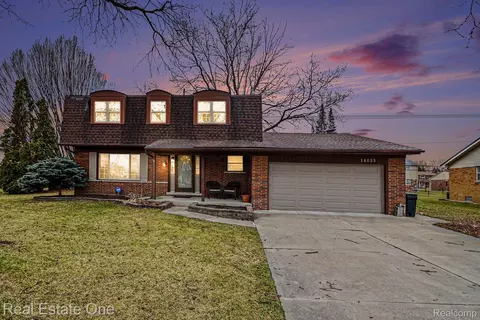 16025 Wrotham Ct, Clinton Township, MI 48038