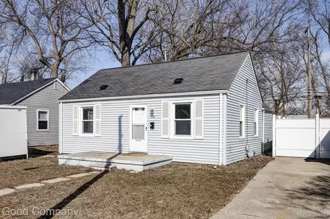 555 E Mahan Ave, Hazel Park, MI 48030
