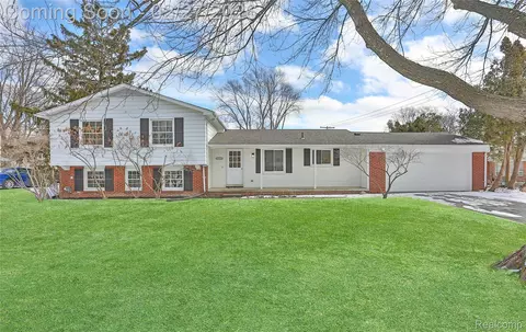 28542 Kendallwood Dr, Farmington Hills, MI 48334