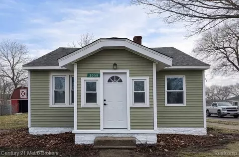 2098 E Scottwood Ave, Burton, MI 48529