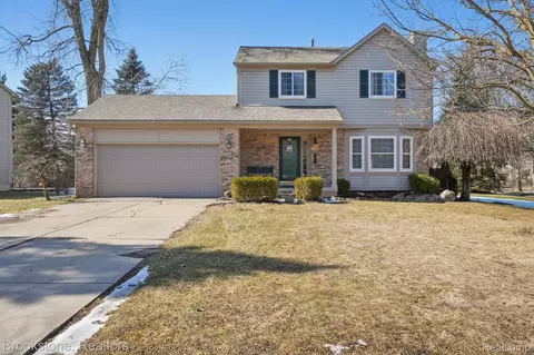 4207 Sunburst Ave, Waterford, MI 48329