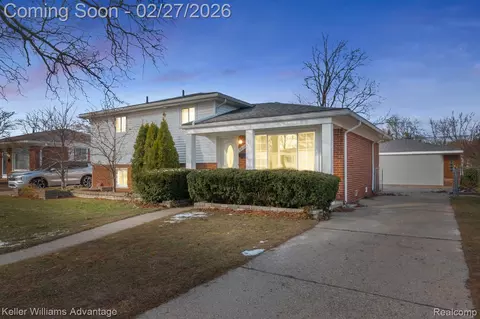 39110 Orangelawn St, Livonia, MI 48150