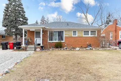30641 Park St, Roseville, MI 48066