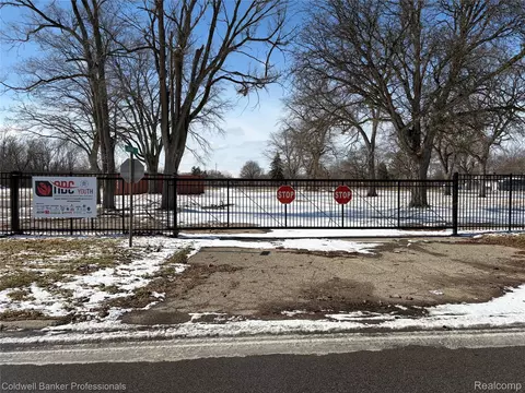 2701 Branch Rd, Flint, MI 48506