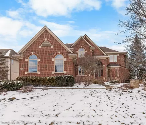 24695 Wedgewood Dr, Lyon, MI 48178