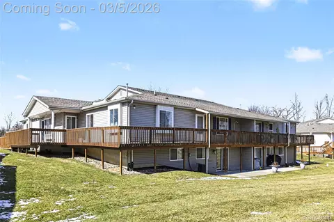 9343 Parkview Cir, Grand Blanc, MI 48439
