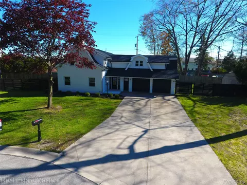 2915 Linda Ct, Port Huron, MI 48060