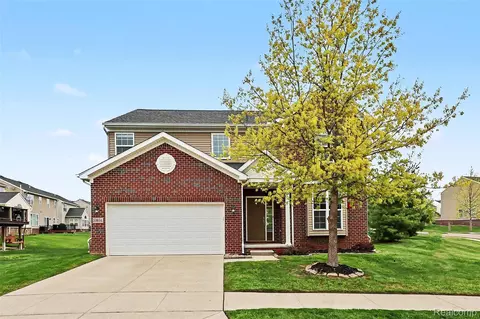 59684 Twin Pines Dr, Lyon, MI 48165