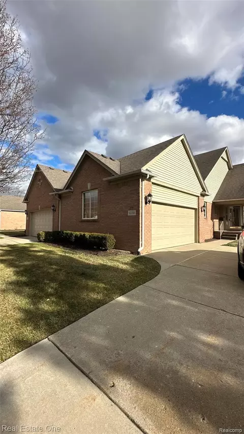 52210 S Gabriella Ln #39, Macomb, MI 48042