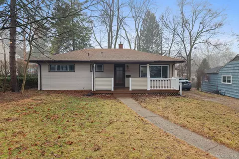 1043 Pine Tree Dr, Ann Arbor, MI 48103