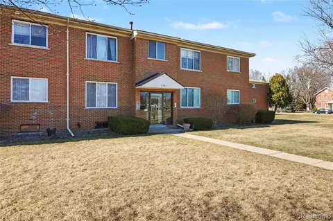 31805 Kelly Rd #25, Fraser, MI 48026