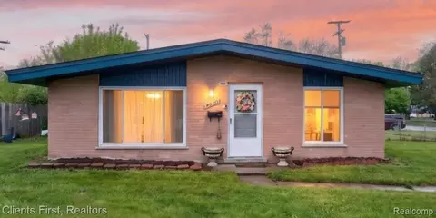 4616 Hayes St, Wayne, MI 48184