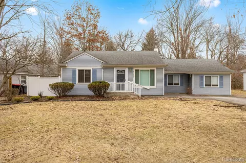 21450 Frazer Ave, Southfield, MI 48075
