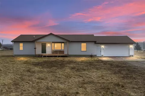 2460 Stapleton Rd, Wales, MI 48027