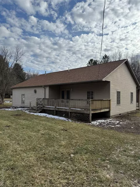 1444 W Lake Rd, Vienna, MI 48420