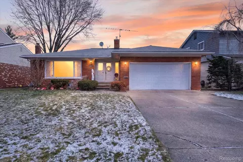 23367 Robert John St, Saint Clair Shores, MI 48080