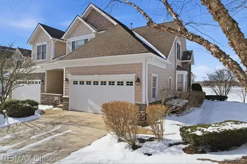 24803 Reeds Pointe Dr, Novi, MI 48374