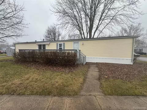 61 Beejay Dr, Lansing, MI 48906