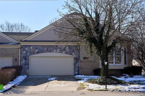 39615 Muirfield Ln, Northville, MI 48168