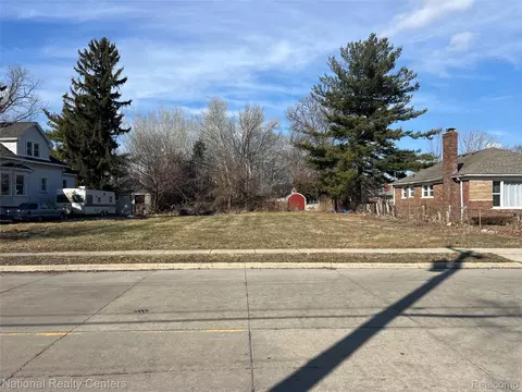 15003 Toepfer Dr, Eastpointe, MI 48021