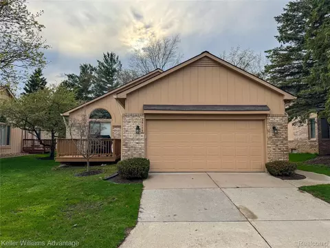 35173 Knollwood Ln, Farmington Hills, MI 48335