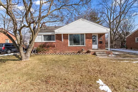 11322 Garden St, Livonia, MI 48150