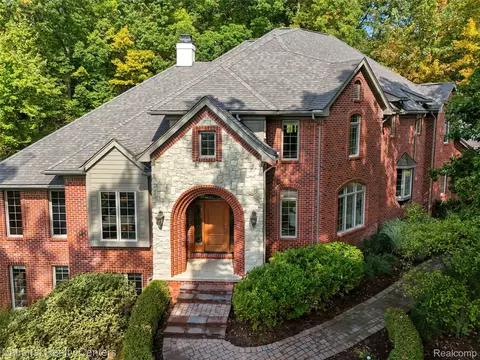 5010 Forest Valley Dr, Independence, MI 48348