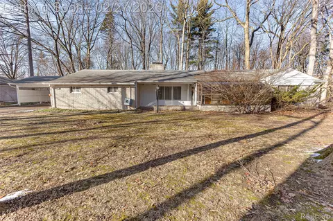 35840 Oakwood Ln, Westland, MI 48186