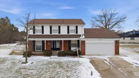 22448 Hallcroft Trl, Southfield, MI 48034