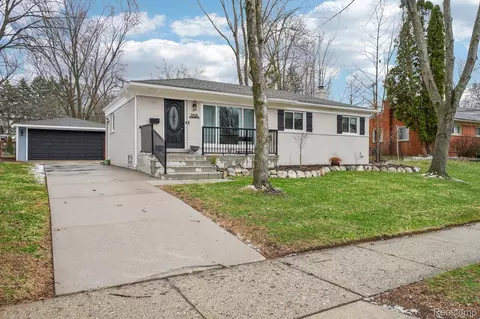 1156 Sycamore Dr, Rochester, MI 48307