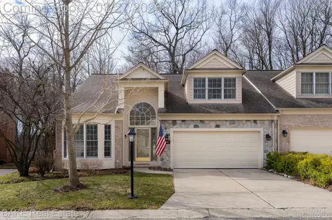 39587 Dun Rovin Dr #68, Northville, MI 48168