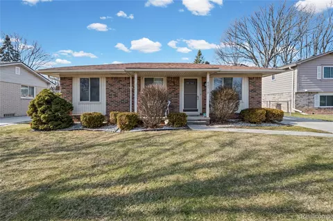 42719 Walker St, Clinton Township, MI 48038