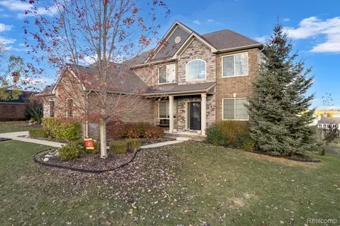 496 Overlook Dr, Oxford, MI 48371