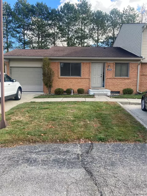 3700 Old Crk #124, Troy, MI 48084