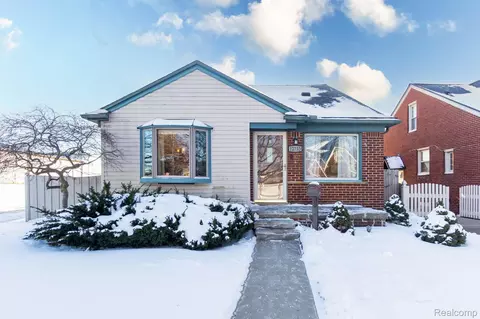 12733 Catalpa St, Southgate, MI 48195