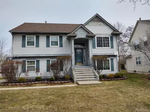 1432 Pond View Ct, Wixom, MI 48393