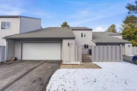 7706 Gunnison Ct, Brighton, MI 48114