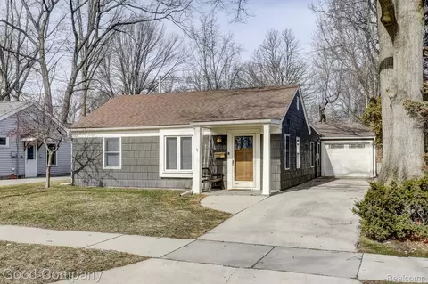 3220 Warick Rd, Royal Oak, MI 48073