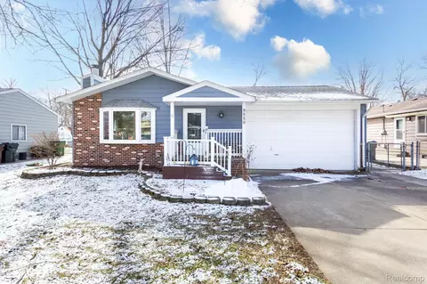 8850 Janis St, Shelby Township, MI 48317
